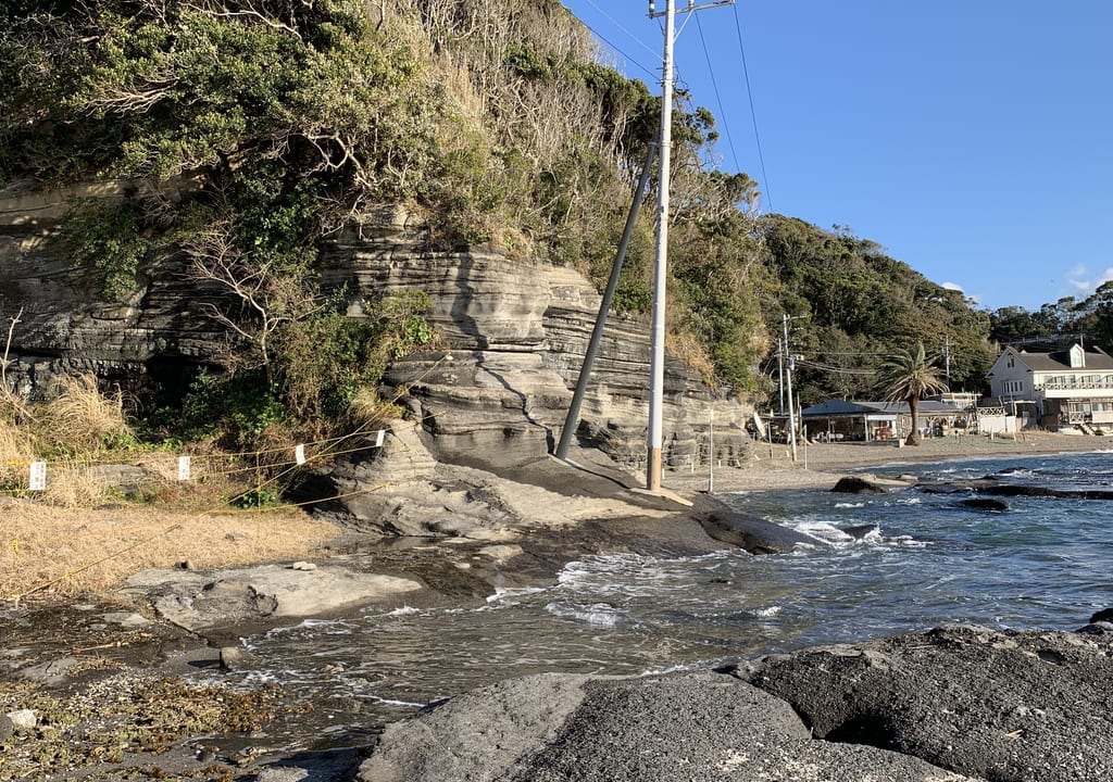 荒井浜海岸の崖