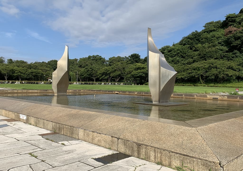横須賀市営公園墓地の「合掌」